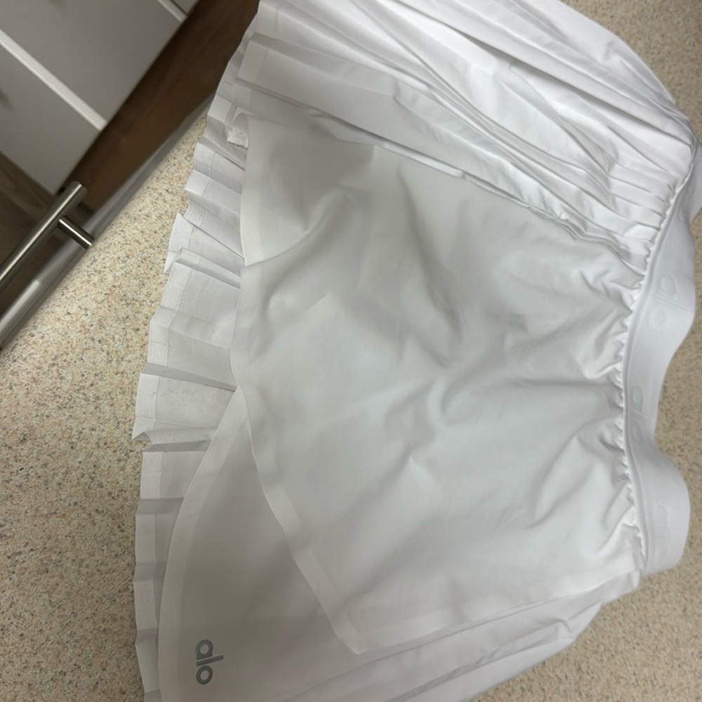 Like New ALO Yoga Aces Tennis Skirt Pleaded All white Size M
